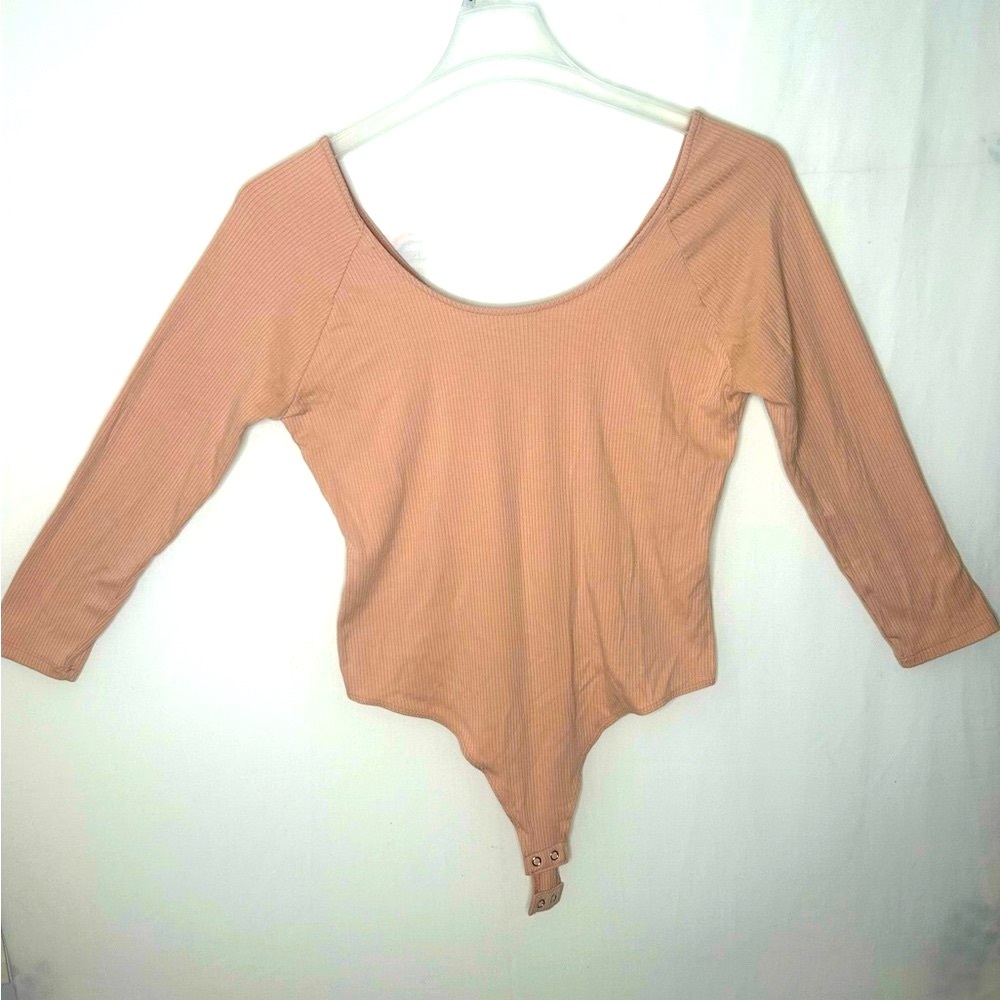 Banana Republic Slim Fitting Bodysuit. Pink Size L